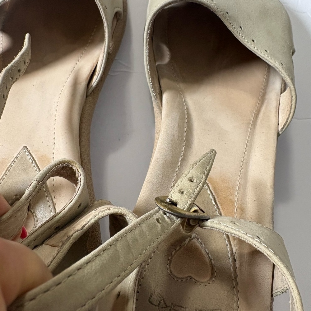 Dansko Mary Janes in Taupe Mushroom Color. Nubuck Leather, Rubber Sole. 9.5-10‎ - Picture 8 of 14